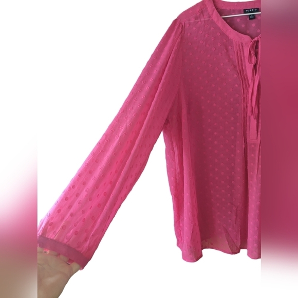 Torrid Chiffon Clip Dot Button-Front Blouse Size 2 / 2x / 18-20 - Picture 6 of 10